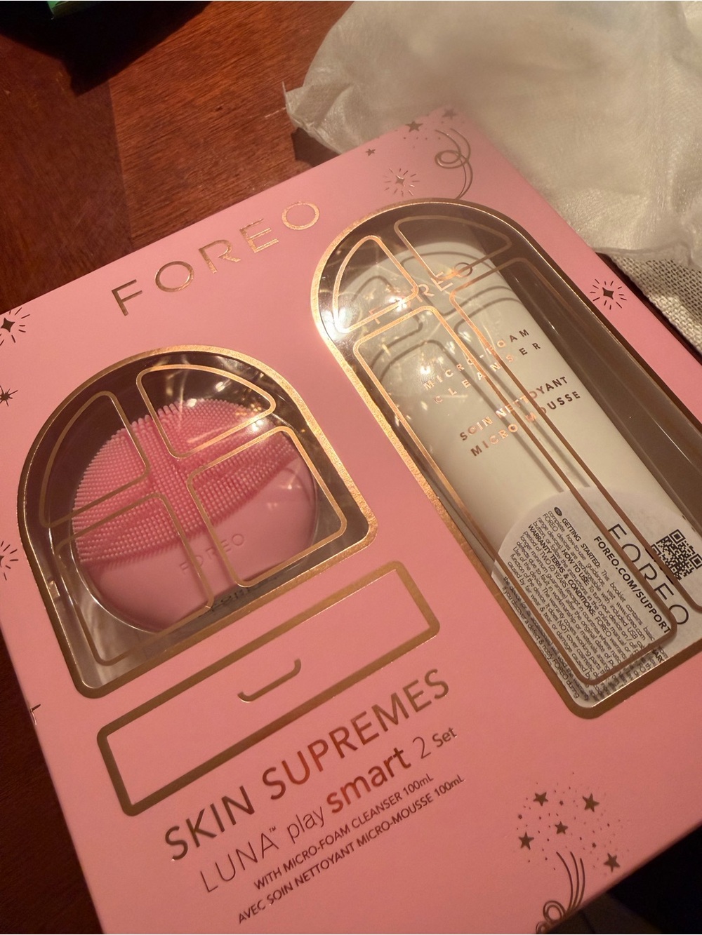 FOREO pink LUNA Play Smart 2 Facial Cleansing Set